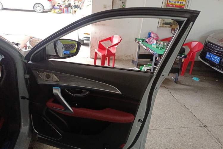 Used JETOUR X70 PRO 2023 1.5T DCT Comfort Edition 5 Seats
