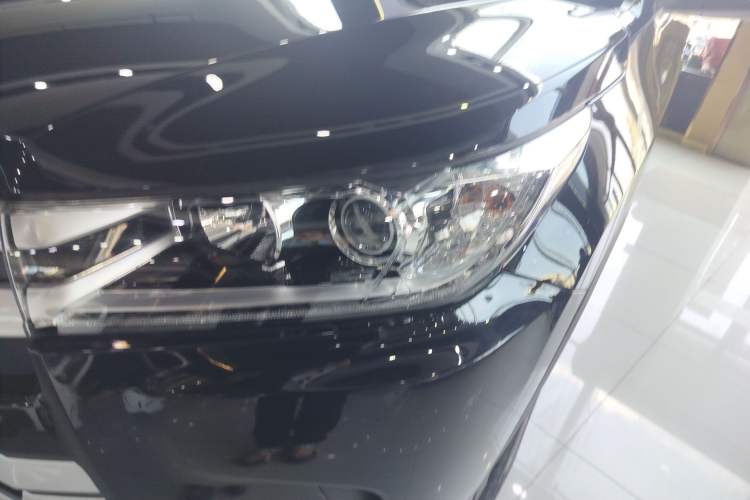 Used Toyota Highlander 2018 2.0T Four-Wheel Drive Luxury Version 7 Seats China VI Standard Left Front Headlight