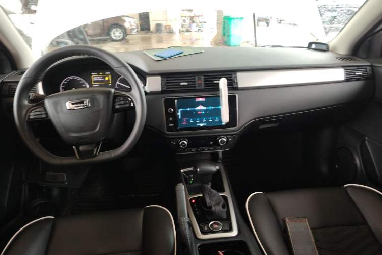 Used Qoros 3 2017 Hatchback 1.6L Automatic Zhiyue Model