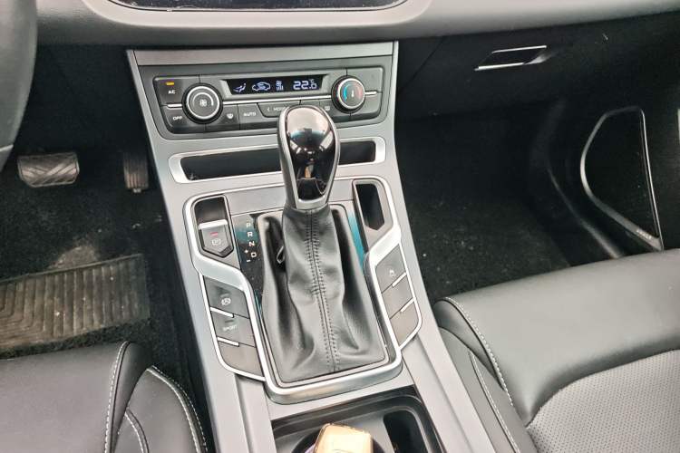 Used Geely Auto Emgrand 2019 Leading Edition 1.5L CVT Upward-Connected Model China VI Standard
