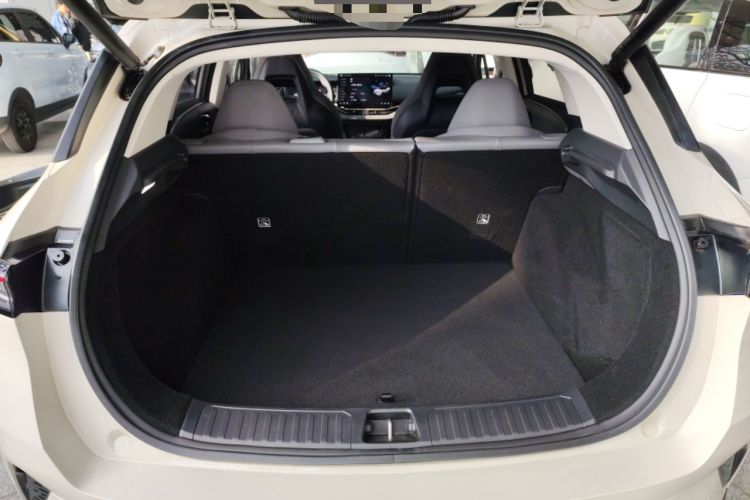 Used Lynk & Co 06 EM-P 2025 EM-P 126 Long-Range Max Trunk