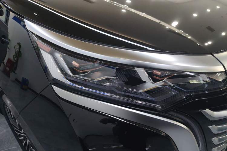 Used Denza D9 2025 DM-i Intelligent Drive 1020 Four-Wheel Drive Prestige Model
