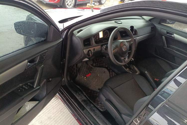 Used Volkswagen Lavida 2013 Revised Classic 1.6L Automatic Fashion Edition