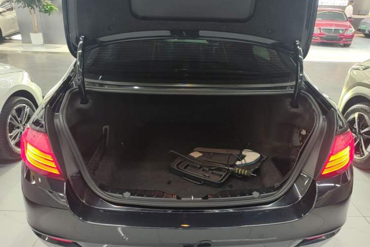 Used BMW 5 Series 2014 528Li Leading Model