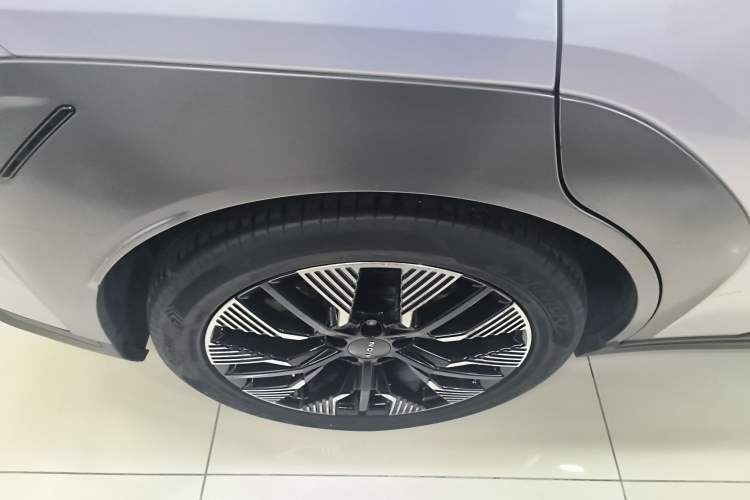 Used AION Y 2022 70 Tech Edition Lithium Iron Phosphate