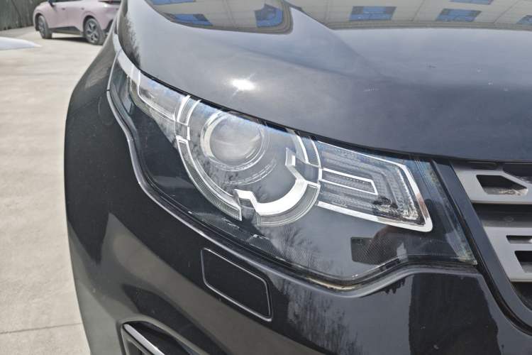Used Land Rover Discovery Sport 2018 240 PS SE Version Right Front Headlight