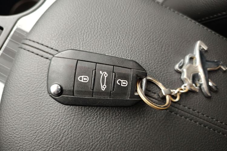 Used Peugeot 3008 2015 1.6THP Automatic Classic Edition
