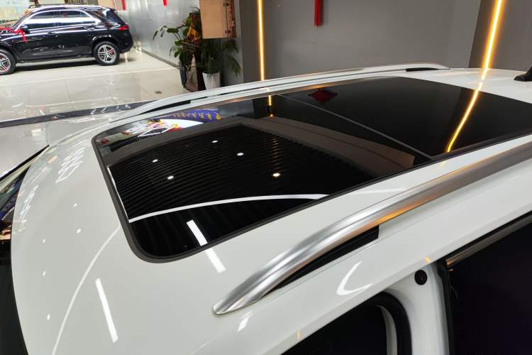 Used Volkswagen Tiguan L 2023 330TSI Automatic Two-Wheel Drive Smart Edition Roof