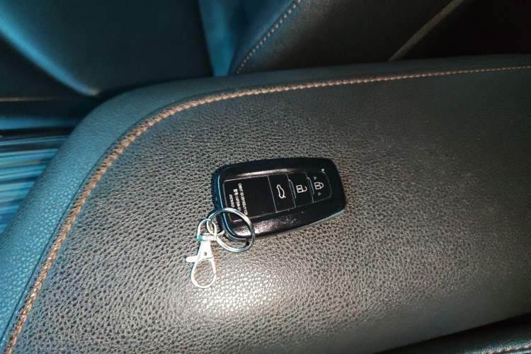 Used Toyota Camry 2018 2.5G Luxury Edition Vehicle Key