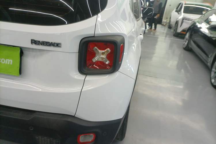 Used Jeep Renegade 2021 220T Automatic Elite Edition Exterior 6