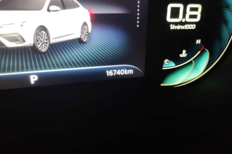 Used Roewe i5 2020 1.5L Automatic 4G Connect Luxury Flagship Edition Odometer Close Up