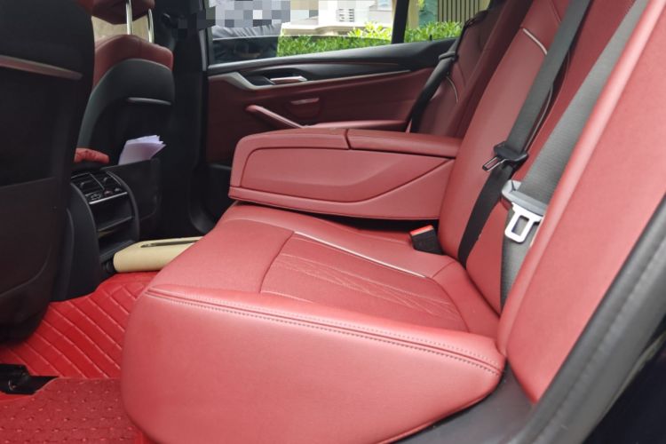 Used BMW 5 Series 2022 Restyled 530Li Leading Edition M Sport Package Left Rear Seat