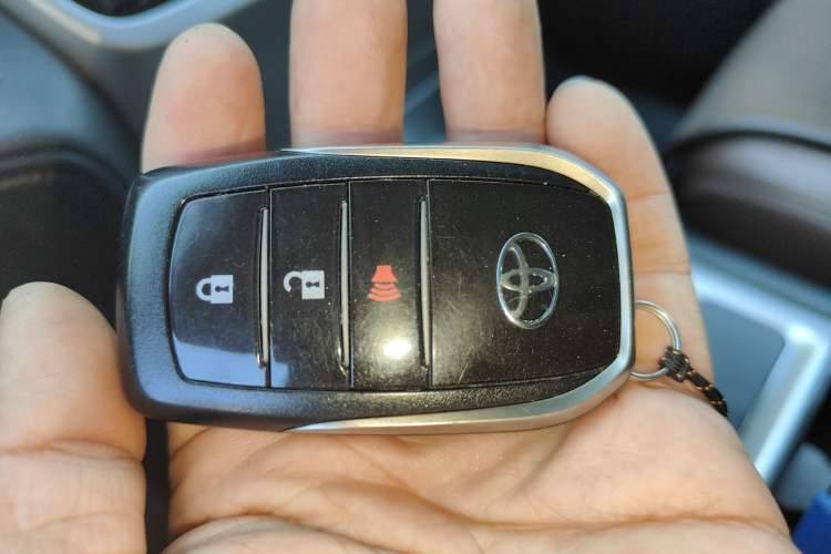 Used Toyota Land Cruiser 2016 4.0L GX-R Eight-Cylinder Dual Differential – Middle East