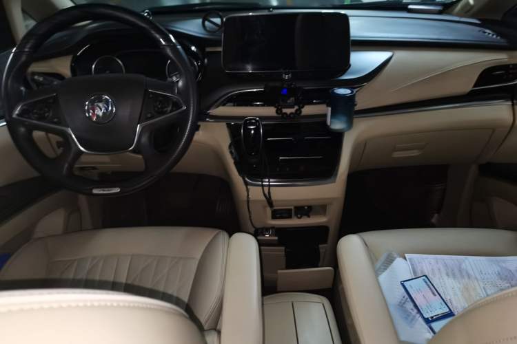 Used Buick GL8 2023 Land Executive Class Deluxe Model