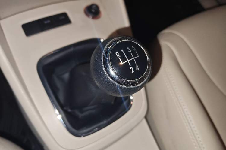 Used Volkswagen Bora 2012 1.6L Manual Fashion Edition