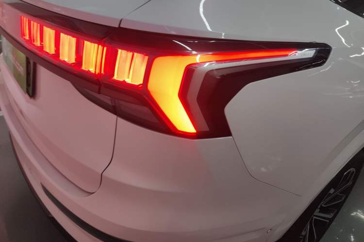 Used Lynk & Co 09 EM-P 2021 2.0T PHEV Halo Six-Seater
