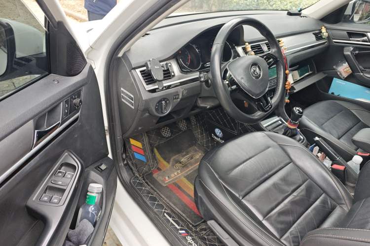 Used Volkswagen Bora 2016 1.6L Manual Comfort Model Interior 3