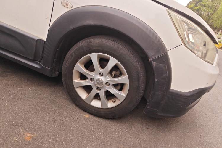 Used Venucia R50X 2013 1.6L Manual Version with Beidou Navigation Right Front Wheel Hub