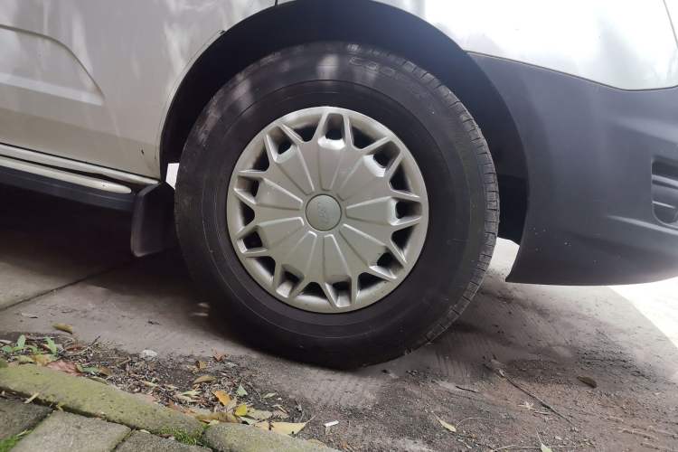 Used Ford Transit 2017 2.0T Diesel Multi-Purpose Commercial Vehicle Mid-Drive Mid-Roof China IV Standard