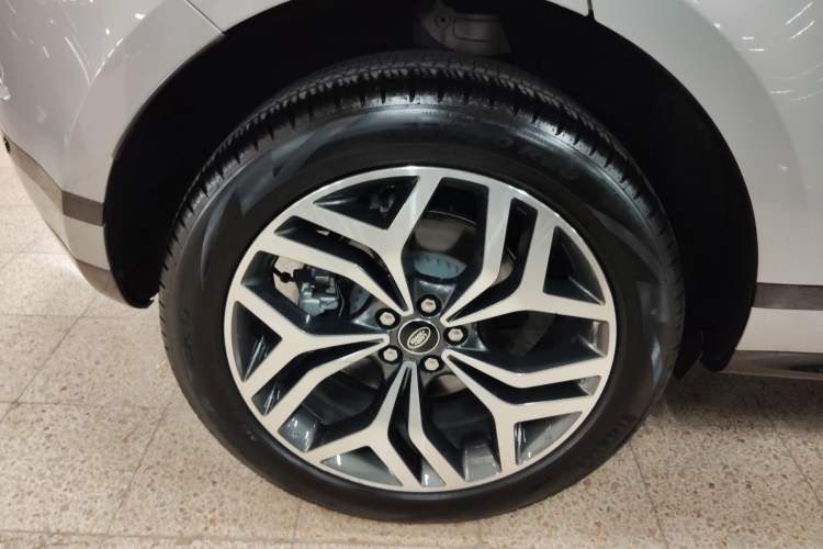 Used Land Rover Range Evoque 2022 Facelifted Aurora L 249 PS R-Dynamic Luxury Edition Right Rear Wheel Hub