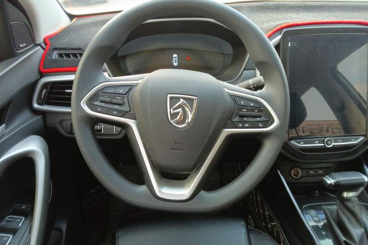Used Baojun 530 2020 1.5T CVT Prestige Connected Version 7 Seats Steering Wheel
