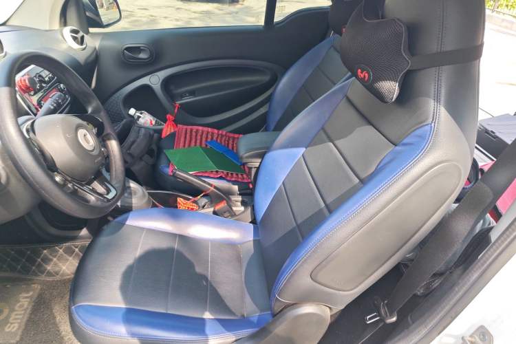 Used smart fortwo 2015 1.0L 52 kW hardtop Dynamic version
