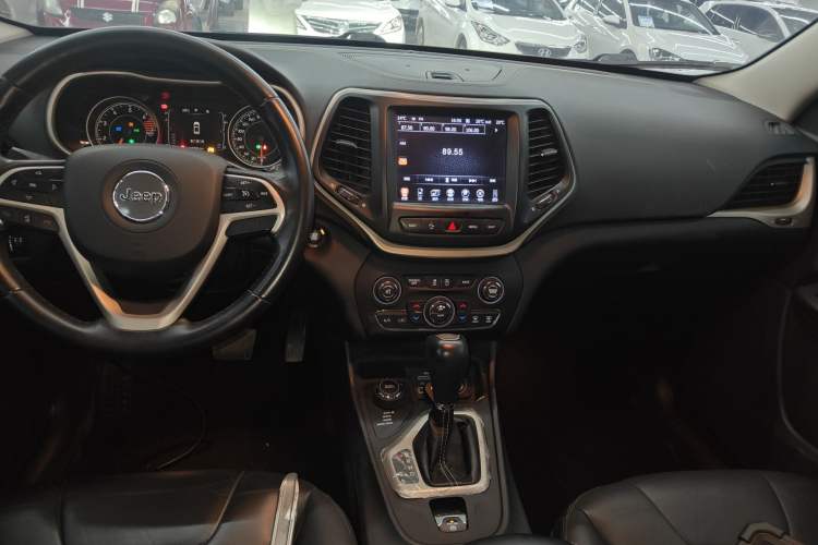 Used Jeep Cherokee 2016 2.4L Professional Edition Audio And AC Panel