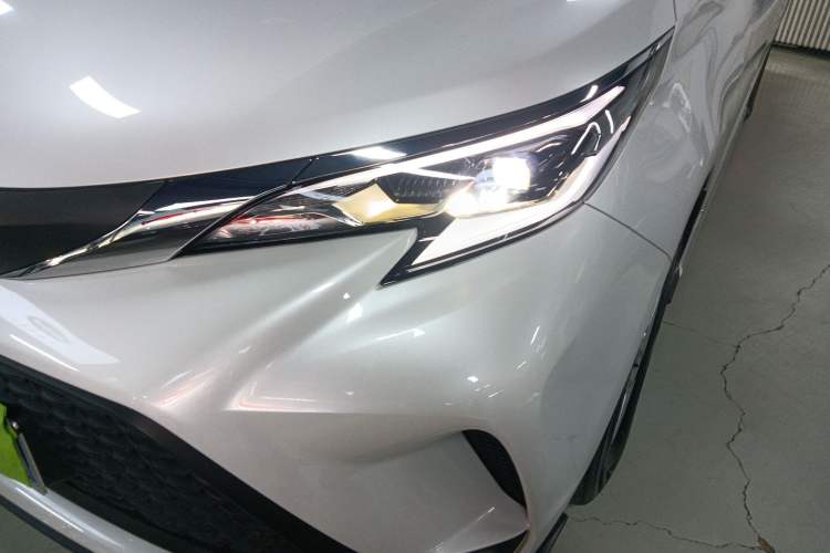 Used Toyota Granvia 2023 2.5L Hybrid Comfort Edition
