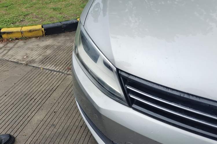 Used Volkswagen Sagitar 2012 1.6L Manual Fashion Edition Right Front Headlight