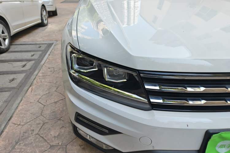 Used Volkswagen Tiguan L 2018 Facelift 330TSI Automatic Two-Wheel Drive Luxury Edition Right Front Headlight