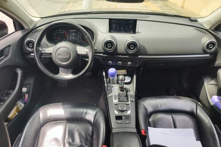 Used Audi A3 2016 Limousine 35 TFSI Ambition Edition Center Console