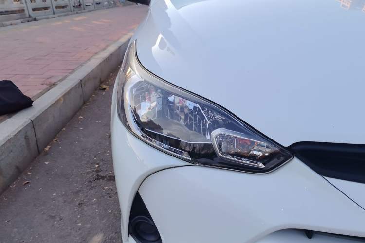 Used Toyota YARiS L Zhi Xiang 2017 1.5E CVT Dynamic Edition Right Front Headlight