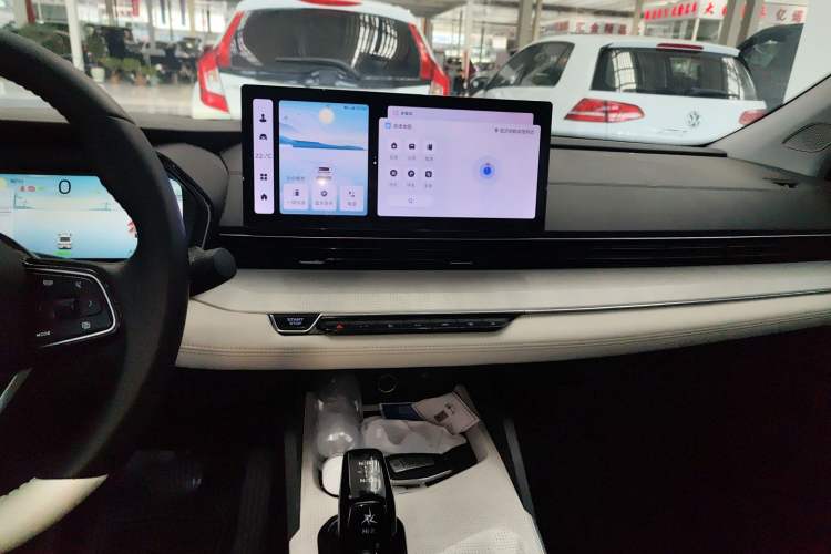 Used Geely Auto Emgrand L HiP 2022 1.5TD-DHT Pro 100KM Super Rui Audio And AC Panel