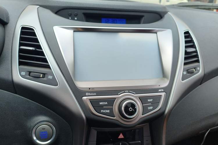 Used Hyundai Elantra (5th Generation / Langdong) 2015 1.6L Automatic Leading Model Audio And AC Panel