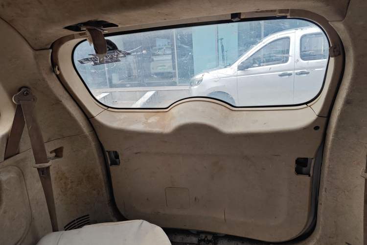 Used Dongfeng Fengon 370 2016 1.5L Manual Standard Edition SFG15-05 7 Seats Trunk