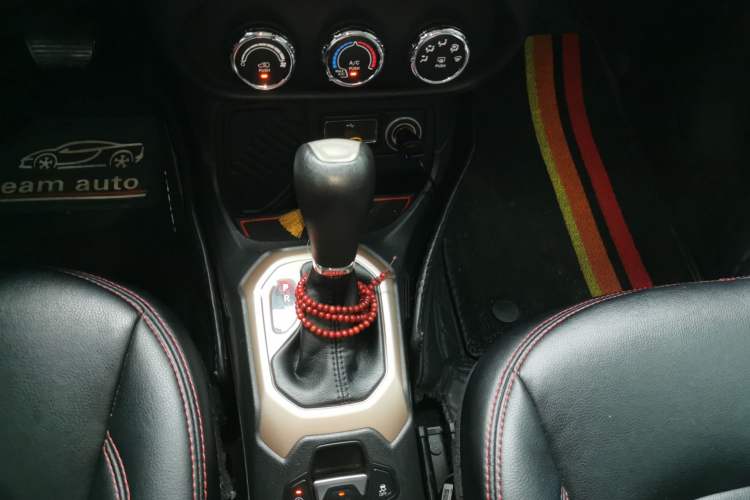 Used Jeep Renegade 2017 180T Automatic Kinetic Edition+ Gear Lever