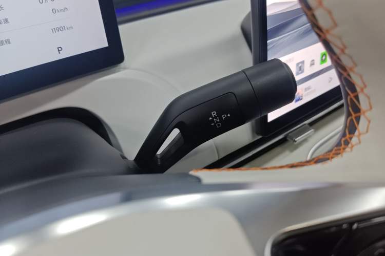 Used Geely Galaxy Xingjian 7 EM-i 2025 120km Flagship Edition Gear Lever