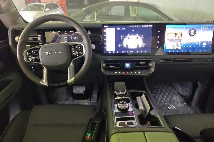 Used BAIC Off-Road BJ40 2024 2.0T All-New Urban Hunter Edition Pioneer Type
