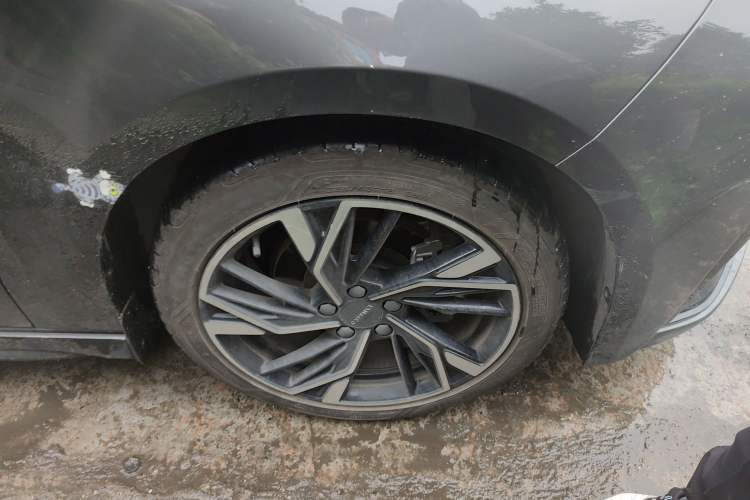 Used Lynk & Co 03 2025 1.5TD DCT Champion Edition Pro Right Front Wheel Hub