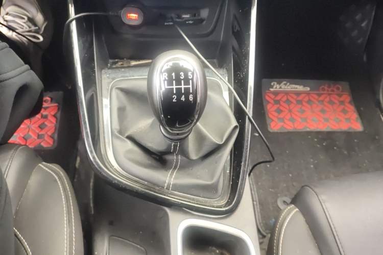 Used Baojun 530 2021 Global Car Anniversary Edition 1.5T Manual Prestige Model 7 Seats Gear Lever