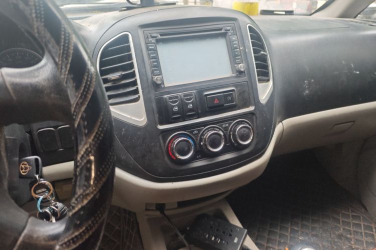 Used FORTHING Lingzhi 2015 V3 1.5L 7-seat Standard Model
