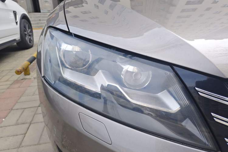 Used Volkswagen Passat 2011 2.0 TSI DSG Ultimate Edition Right Front Headlight
