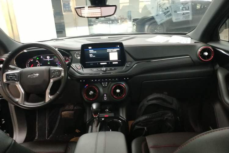 Used Chevrolet Blazer 2023 Light Hybrid 650T RS Twin-Clutch All-Wheel Drive Engine Version Center Console