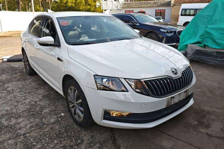 Used Skoda Octavia 2019 1.5L Automatic SmartDrive Comfort Edition China VI Standard Front Right 45 Deg