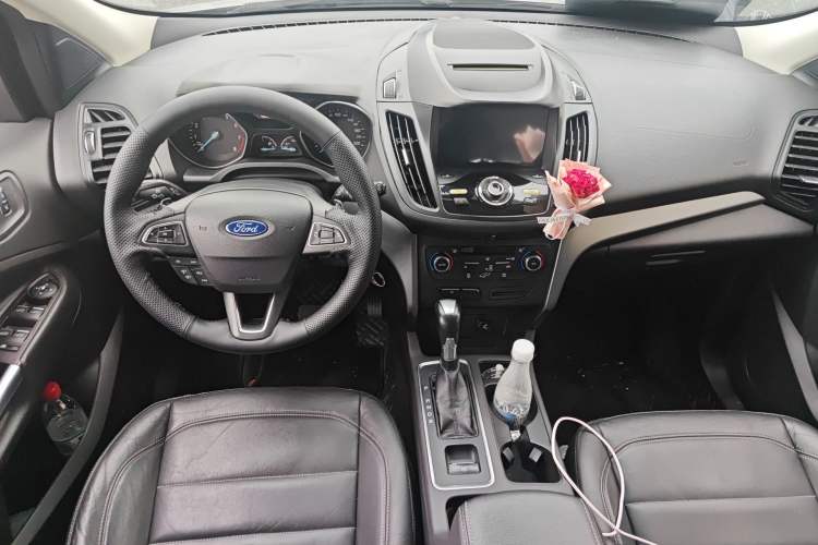 Used Ford Kuga 2017 EcoBoost 180 Two-Wheel-Drive Platinum Edition Center Console