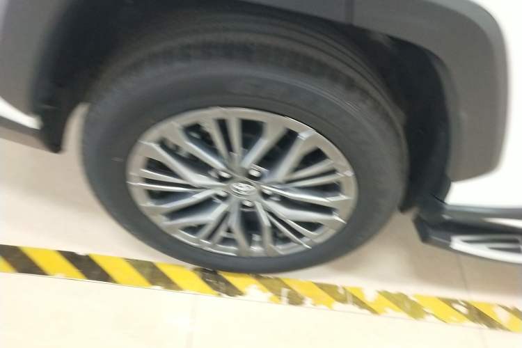 Used Toyota Wildlander 2023 2.0L CVT Two-Wheel Drive Luxury PLUS Edition Right Rear Wheel Hub