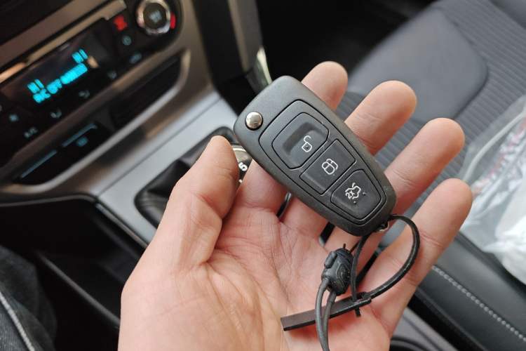 Used Ford Focus 2012 Sedan 1.6L Manual Fashion Edition