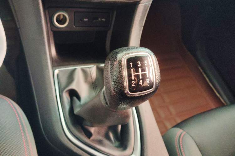 Used Dongfeng Aeolus AX5 2017 1.4T Manual Qushang Model Gear Lever