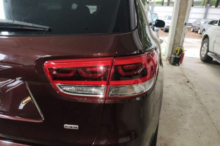 Used Kia Sorento 2015 Sorento L 2.4L Gasoline 4WD Elite Edition 7 Seats China V Emission Standard
