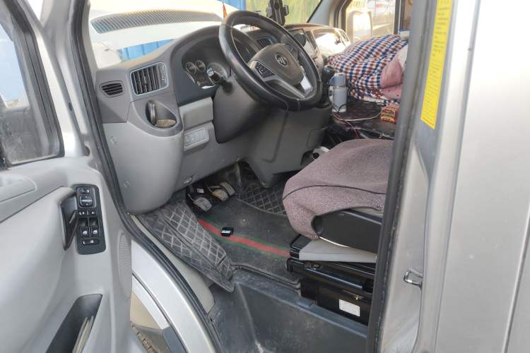 Used Foton Toano 2023 2.8T Manual Jixiang Van Extended Wheelbase Mid-Height Roof Rear Dual Tires 3-Seater
